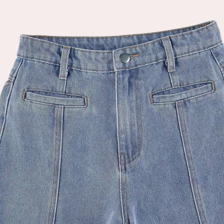 Trendy flared jeans til kvinder med stjernepatch