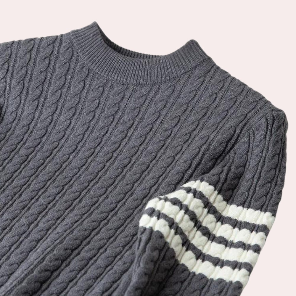 Varm strikket herresweater