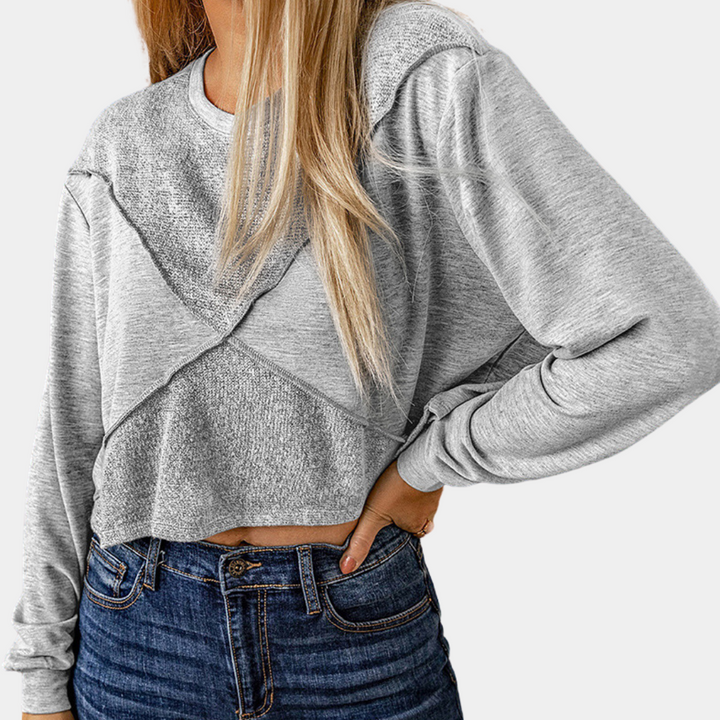 Joanie - Chic cropped top til kvinder med kontrastfarvet patchwork