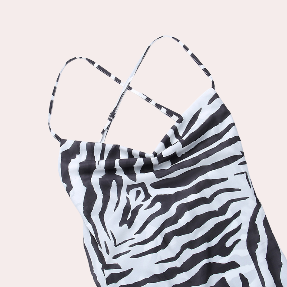 Dayana - Vævende Side-Slit Kjole med Zebra Flair