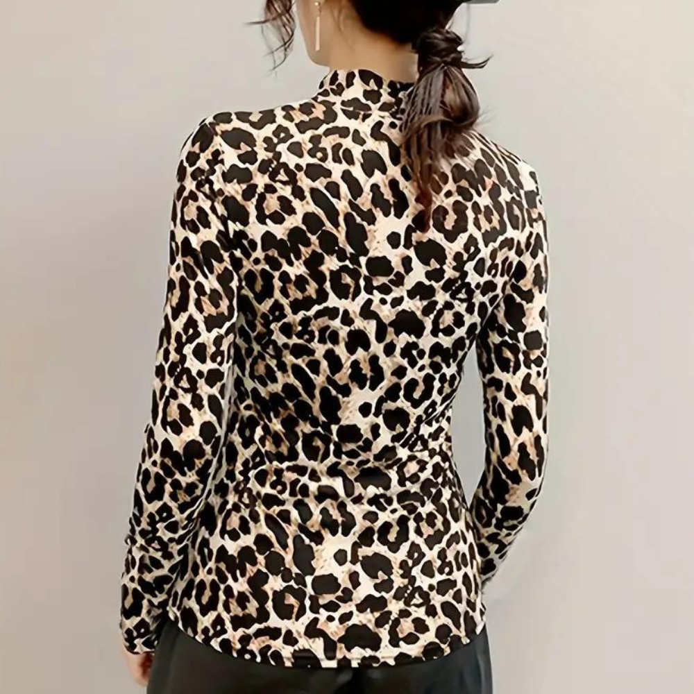 Dorotea – Leopardmønstret top med stil