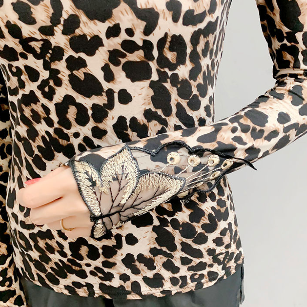 Dorotea – Leopardmønstret top med stil