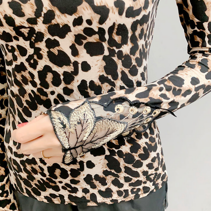 Dorotea – Leopardmønstret top med stil