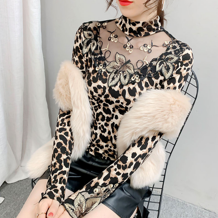 Dorotea – Leopardmønstret top med stil